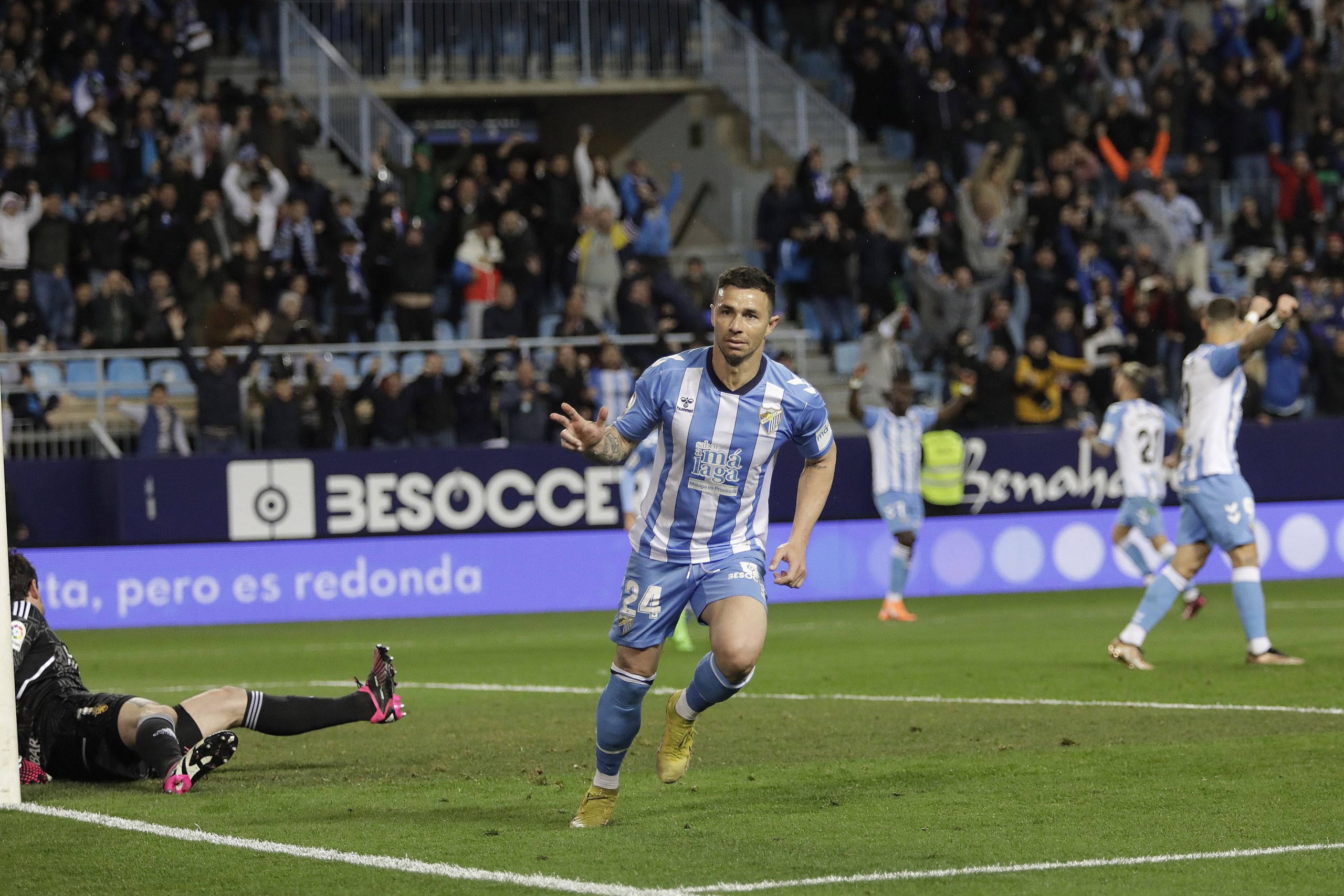 Rubén Castro celebrando el gol de máximo goleador nacional