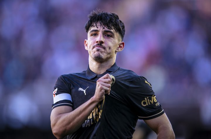 Diego López, celebrando un gol