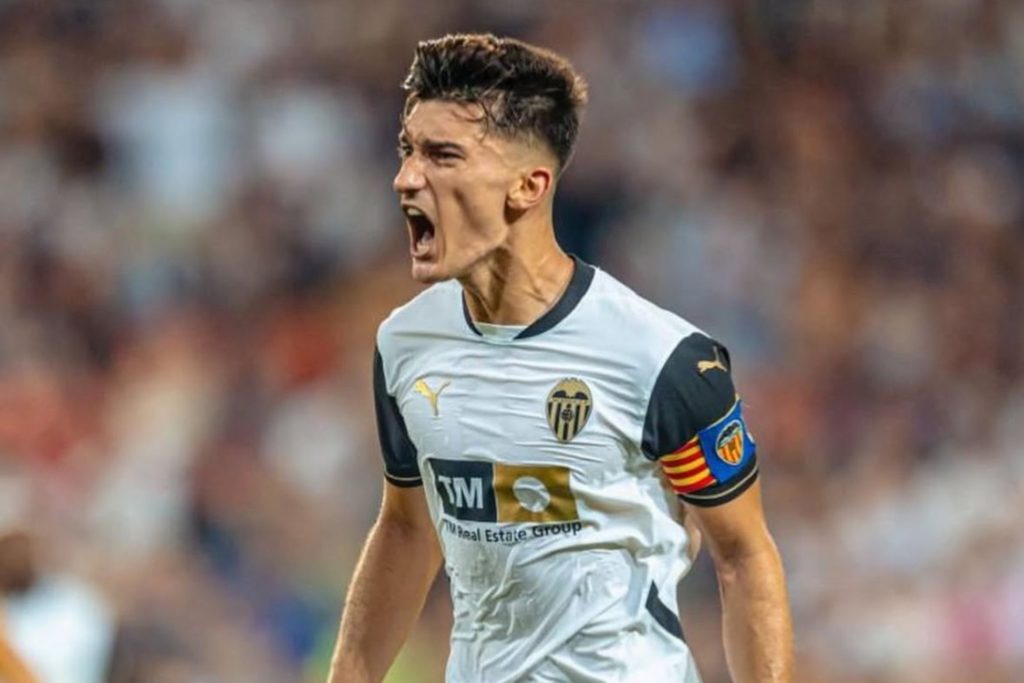 Pepelu, con el brazalete de capitán