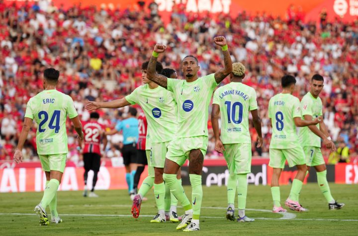 Raphinha celebrando su gol | @onefootball