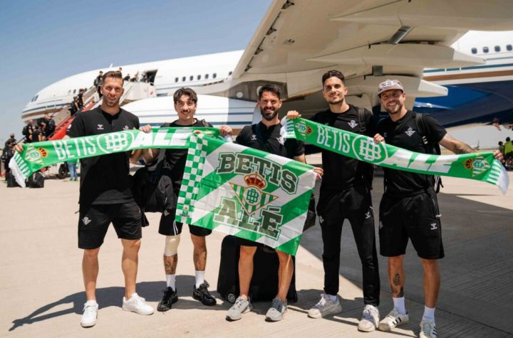 Jugadores antes de subir al avión