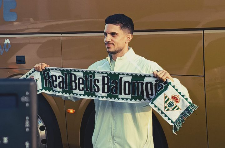Marc Bartra con una bufanda