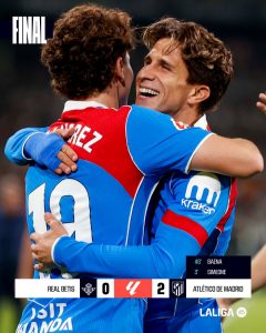 Julián Álvarez y Simeone celebran un tanto.