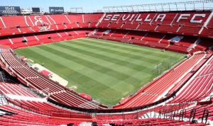 Calor en el estadio Ramón Sánchez Pizjuán