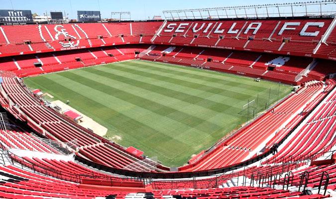 Calor en el estadio Ramón Sánchez Pizjuán