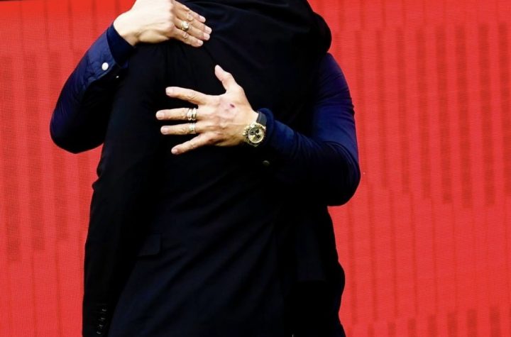 Abrazo de Simeone y Almeyda