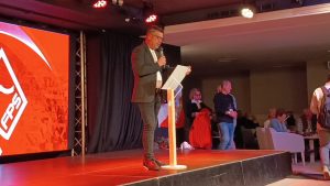 Carlos Jiménez en la presentación del acto.